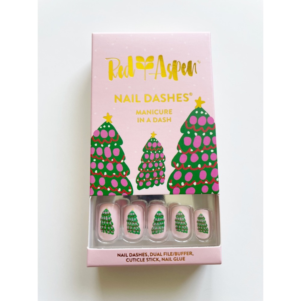 Red Aspen Holiday Market, Maria medium nail dash